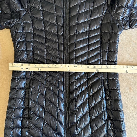 The North Face ThermoBall Hooded Parka Vegan Down Alternative - Picture 11 of 15